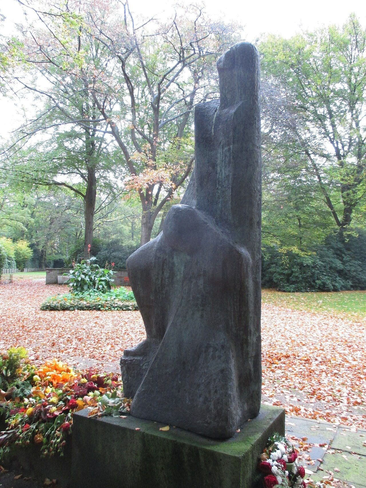 Mahnmal am Ehrenfeld auf Waldfriedhof Duisburg